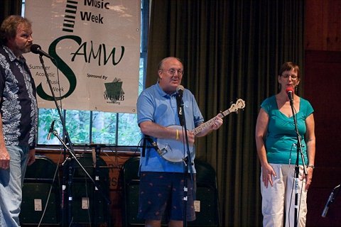 mike delaney with kathy danielson and tom maynard at samw august 2009.jpg
